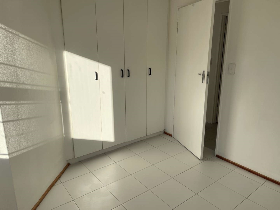 To Let 2 Bedroom Property for Rent in Oakglen Western Cape